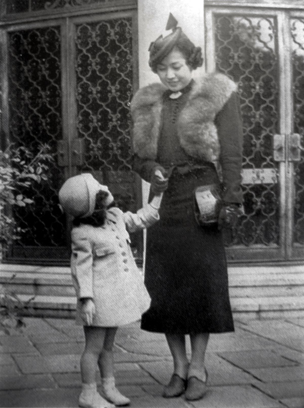 Isoko & Yoko Ono, 1936.